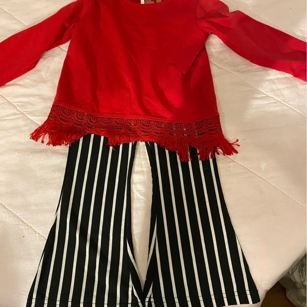 Three Friends Outfit size 4 T (FA) - Picture 8 of 9